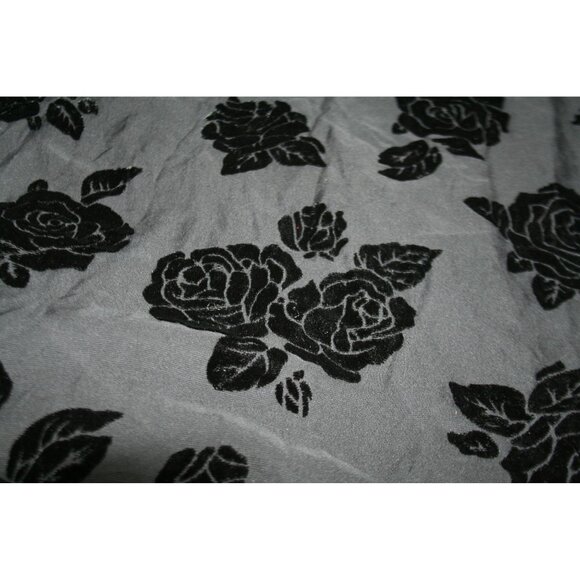 Torrid Womens Size 1X Black Burnout Velvet Halter Top Rose Whimsygoth Romantic - Picture 4 of 6